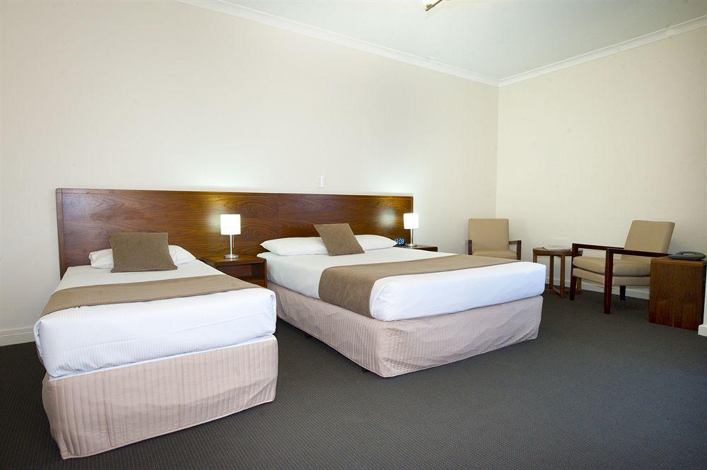 The Rose Hotel & Motel Банбери Экстерьер фото
